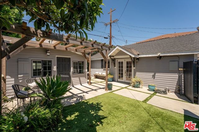6607 De Longpre Avenue, Los Angeles, CA 90028