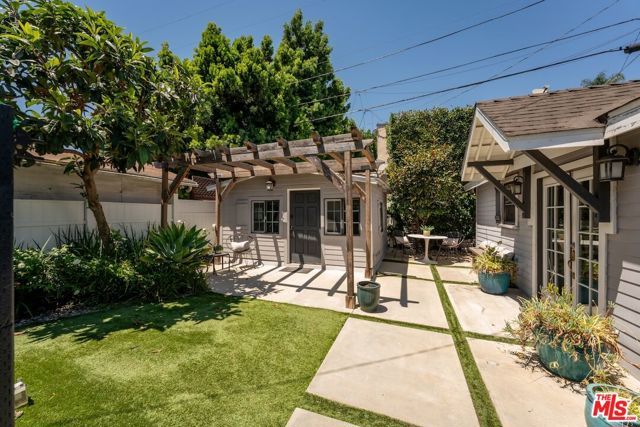 6607 De Longpre Avenue, Los Angeles, CA 90028