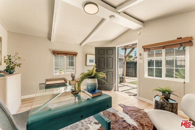 6607 De Longpre Avenue, Los Angeles, CA 90028