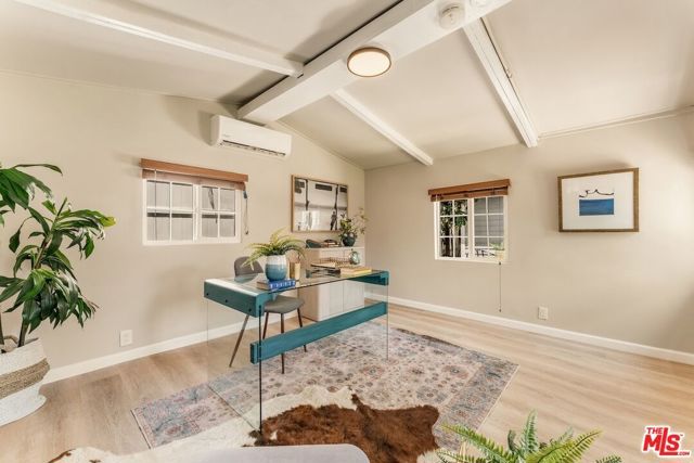 6607 De Longpre Avenue, Los Angeles, CA 90028