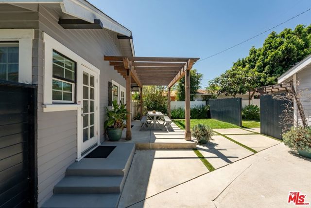 6607 De Longpre Avenue, Los Angeles, CA 90028