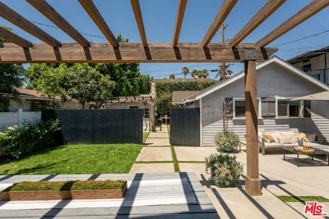 6607 De Longpre Avenue, Los Angeles, CA 90028