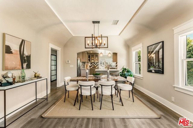6607 De Longpre Avenue, Los Angeles, CA 90028
