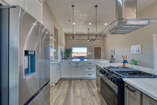 6 Lobo Drive, Moriarty, NM 87035