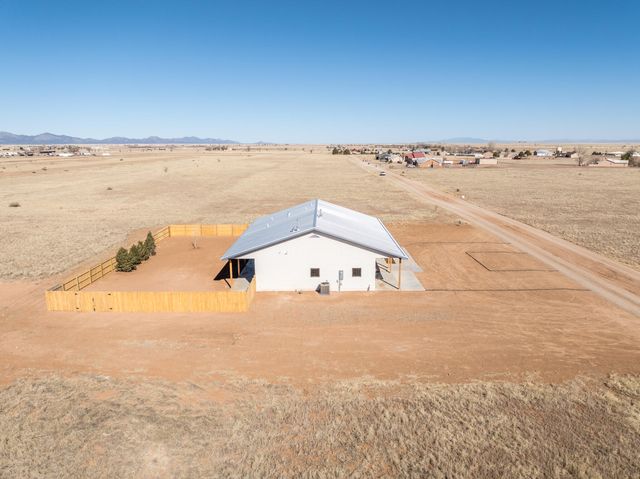 6 Lobo Drive, Moriarty, NM 87035