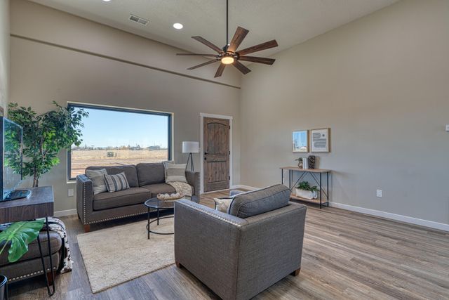 6 Lobo Drive, Moriarty, NM 87035