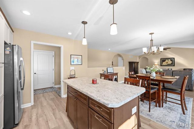 100 Bridgewater Lane, Highland, IL 62249