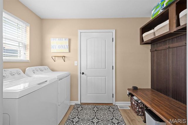 100 Bridgewater Lane, Highland, IL 62249