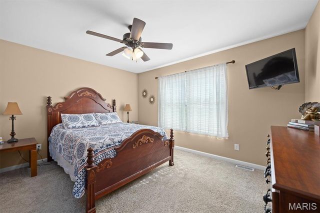 100 Bridgewater Lane, Highland, IL 62249