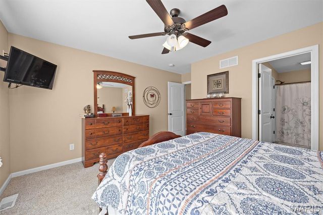 100 Bridgewater Lane, Highland, IL 62249