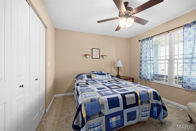 100 Bridgewater Lane, Highland, IL 62249