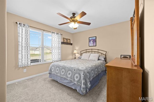 100 Bridgewater Lane, Highland, IL 62249