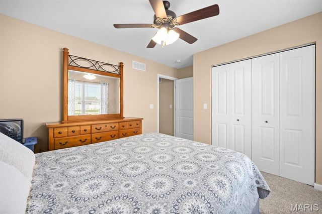 100 Bridgewater Lane, Highland, IL 62249