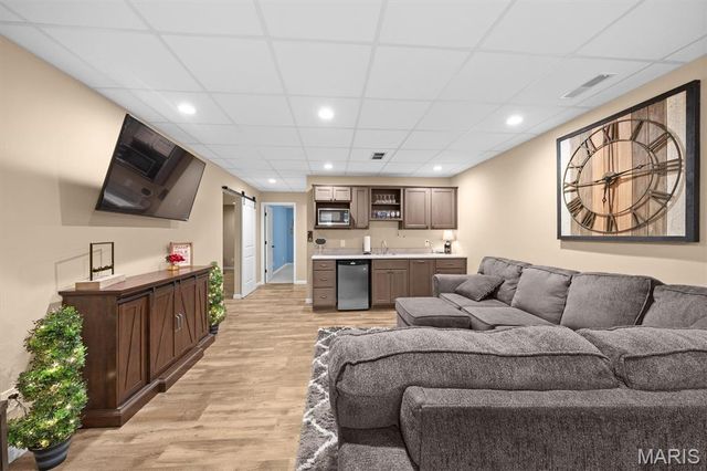 100 Bridgewater Lane, Highland, IL 62249