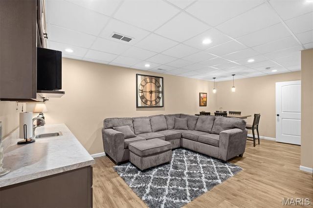 100 Bridgewater Lane, Highland, IL 62249