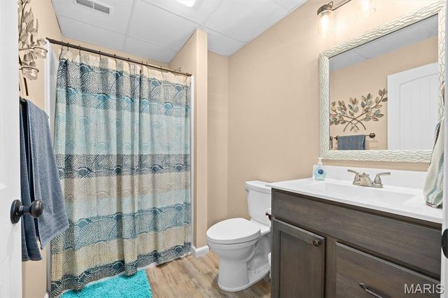 100 Bridgewater Lane, Highland, IL 62249