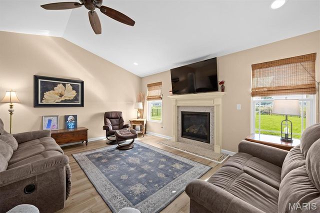 100 Bridgewater Lane, Highland, IL 62249