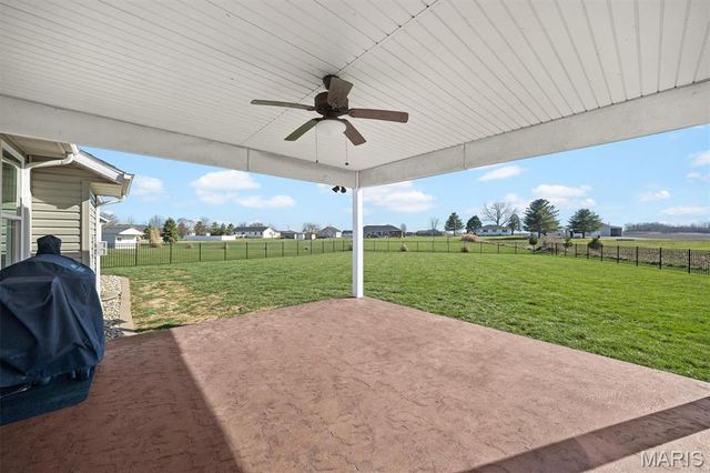 100 Bridgewater Lane, Highland, IL 62249