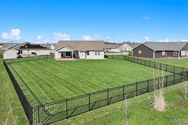 100 Bridgewater Lane, Highland, IL 62249