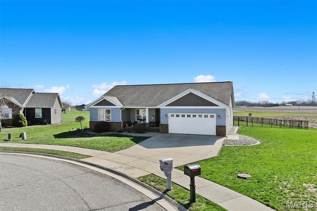 100 Bridgewater Lane, Highland, IL 62249