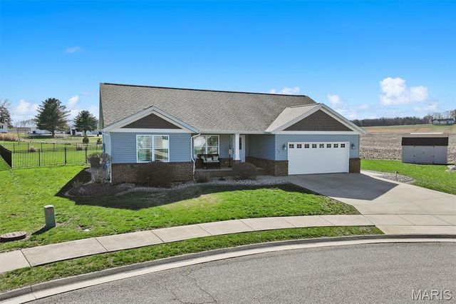 100 Bridgewater Lane, Highland, IL 62249