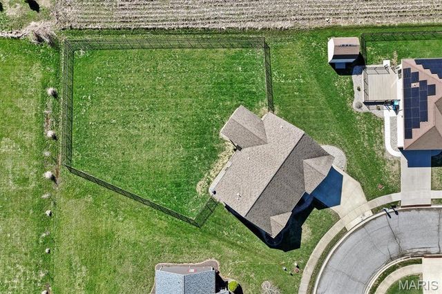 100 Bridgewater Lane, Highland, IL 62249