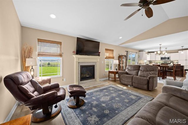 100 Bridgewater Lane, Highland, IL 62249