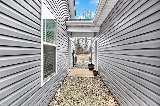 160 Inlet Pointe Drive, Anderson, SC 29625