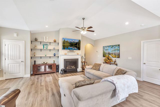 160 Inlet Pointe Drive, Anderson, SC 29625