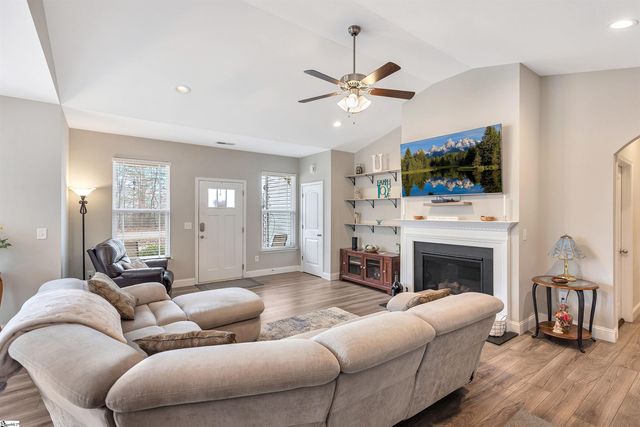 160 Inlet Pointe Drive, Anderson, SC 29625