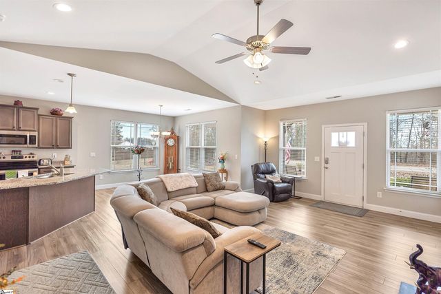 160 Inlet Pointe Drive, Anderson, SC 29625