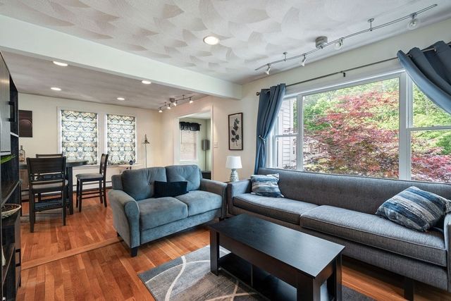 17 Juliette St, Andover, MA 01810