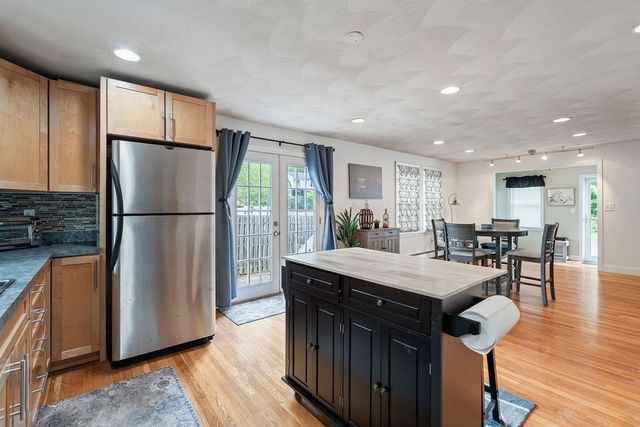 17 Juliette St, Andover, MA 01810