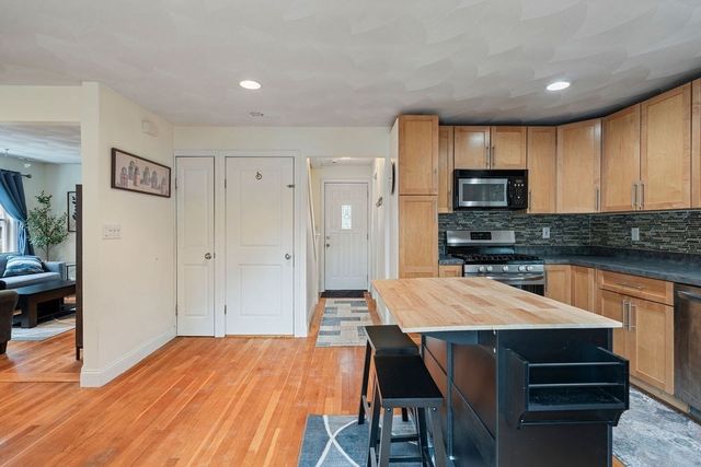17 Juliette St, Andover, MA 01810