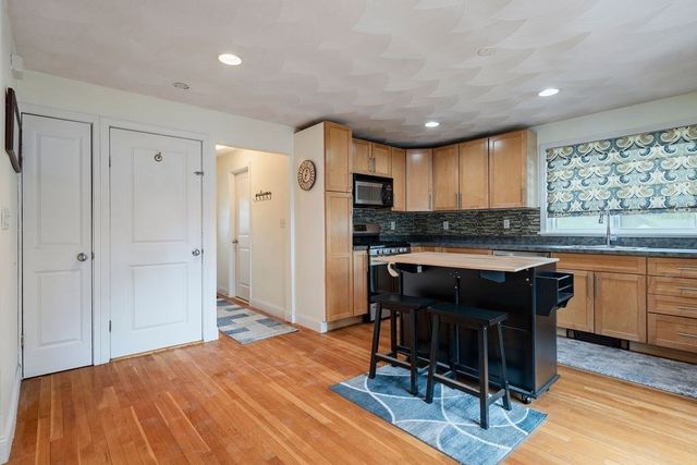17 Juliette St, Andover, MA 01810