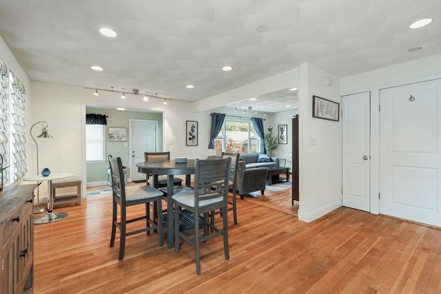 17 Juliette St, Andover, MA 01810