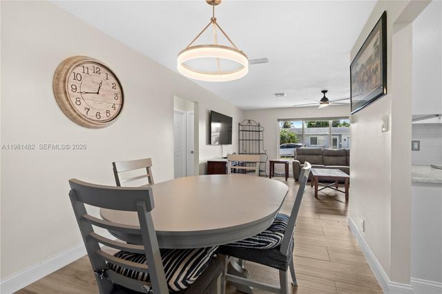 6945 NW 17th St, Margate, FL 33063