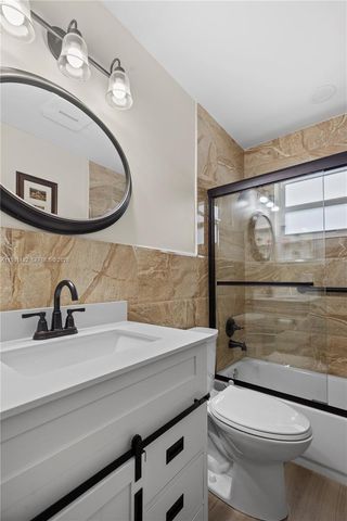 6945 NW 17th St, Margate, FL 33063