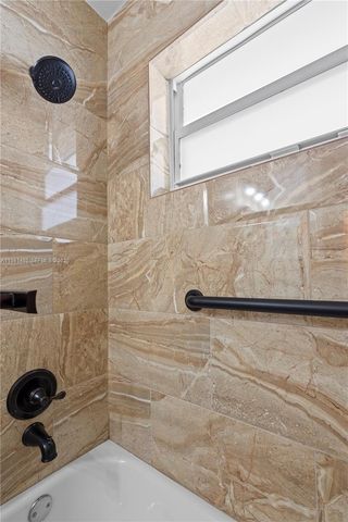 6945 NW 17th St, Margate, FL 33063