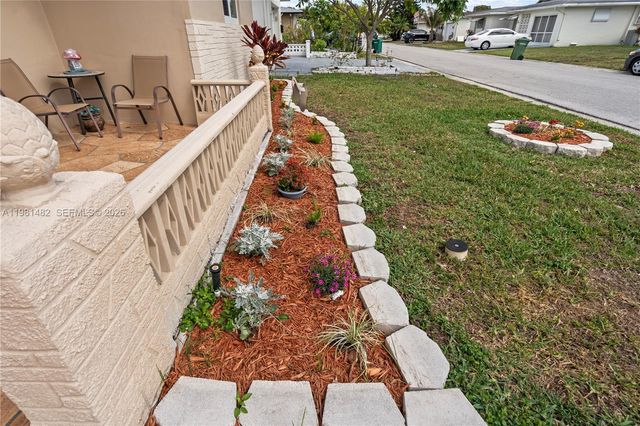 6945 NW 17th St, Margate, FL 33063