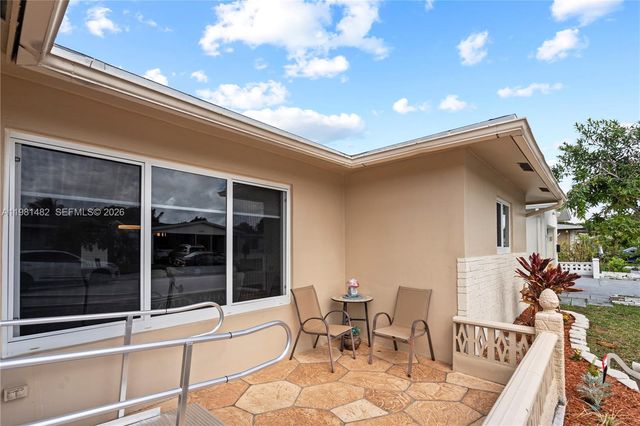 6945 NW 17th St, Margate, FL 33063