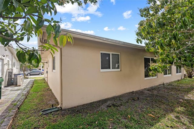 6945 NW 17th St, Margate, FL 33063