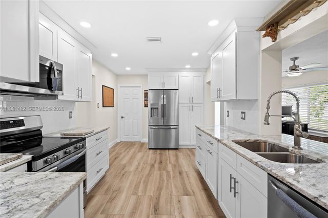 6945 NW 17th St, Margate, FL 33063