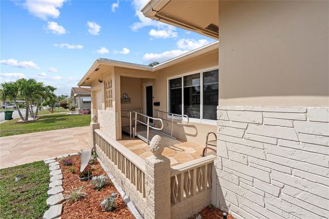 6945 NW 17th St, Margate, FL 33063