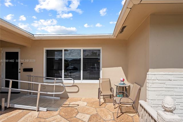 6945 NW 17th St, Margate, FL 33063