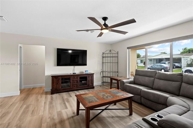 6945 NW 17th St, Margate, FL 33063