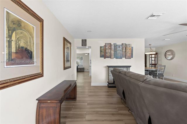 6945 NW 17th St, Margate, FL 33063