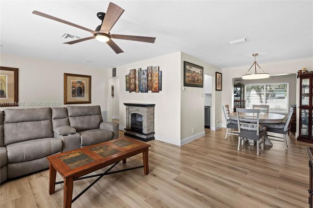 6945 NW 17th St, Margate, FL 33063