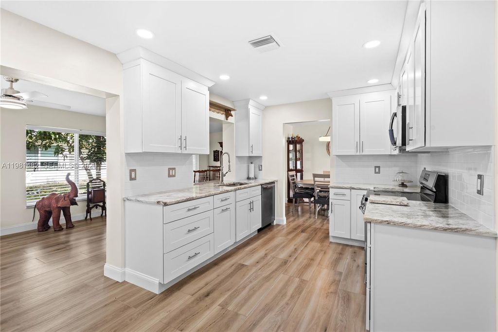 6945 NW 17th St, Margate, FL 33063