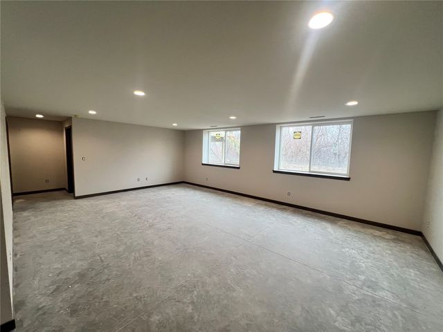 7226 Country Ridge Drive NW, Cedar Rapids, IA 52405